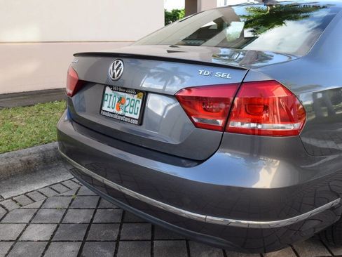 Used 2015 Volkswagen Passat TDI SEL Premium image 16