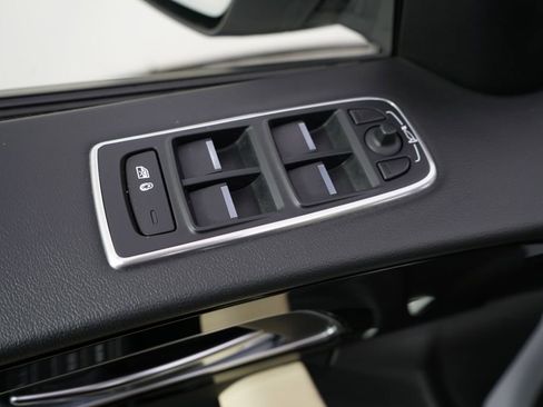 Used 2018 Jaguar F-PACE Premium AWD/4WD image 23