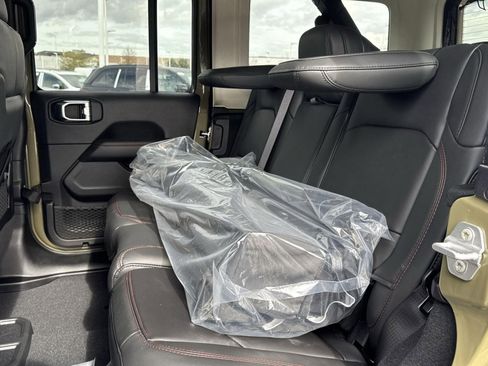 New 2025 Jeep Wrangler Unlimited Rubicon w/ Steel Bumper Group image 31