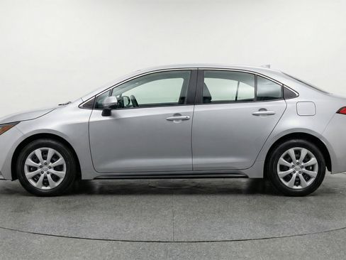 Used 2025 Toyota Corolla LE image 5