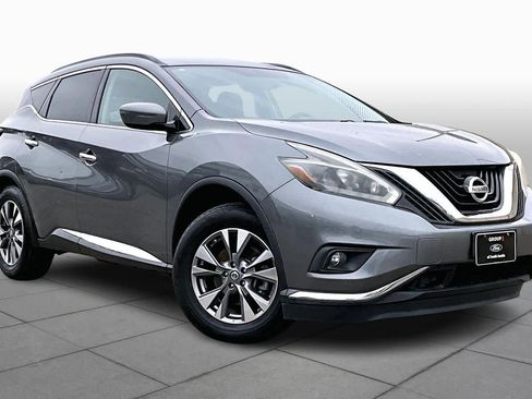 Used 2018 Nissan Murano SV image 2