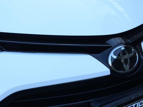 Used 2018 Toyota Corolla LE FWD image 37