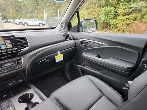 Used 2025 Honda Ridgeline RTL image 12