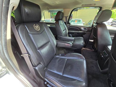 Used 2014 Cadillac Escalade Platinum AWD/4WD image 38