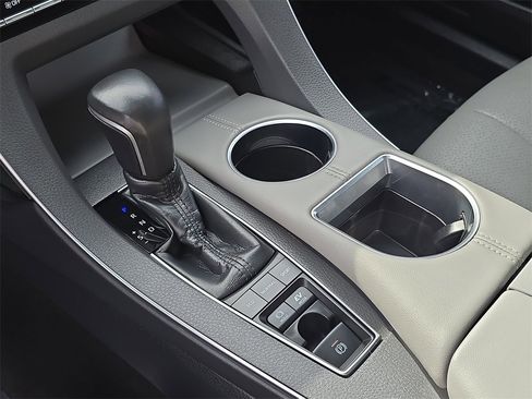 Used 2021 Toyota Avalon Limited image 28