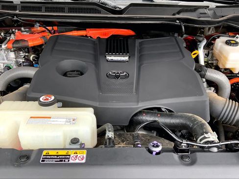 Used 2024 Toyota Tundra Limited AWD/4WD image 32