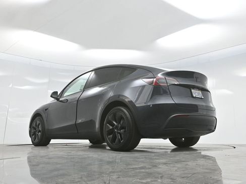 Used 2025 Tesla Model Y Long Range image 69