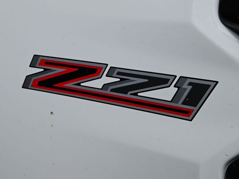 Used 2025 Chevrolet Colorado Z71 w/ Technology Package image 8