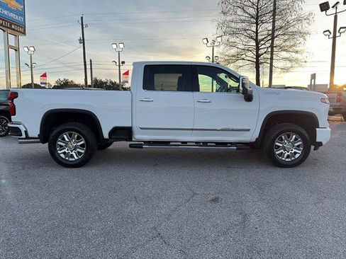 New 2026 Chevrolet Silverado 2500 High Country w/ High Country Premium Package AWD/4WD image 8