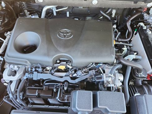 Used 2025 Toyota RAV4 XLE AWD/4WD image 16