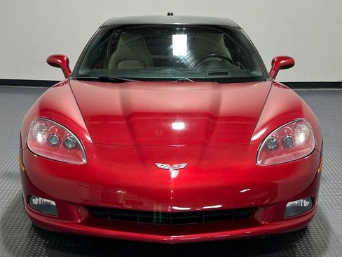 Used 2005 Chevrolet Corvette Coupe w/ Preferred Equipment Group RWD image 3