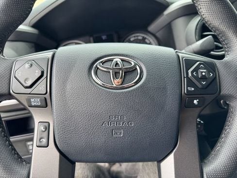 Used 2017 Toyota Tacoma TRD Sport w/ Tow Package AWD/4WD image 19
