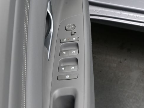 Certified 2025 Hyundai Elantra Sport image 10