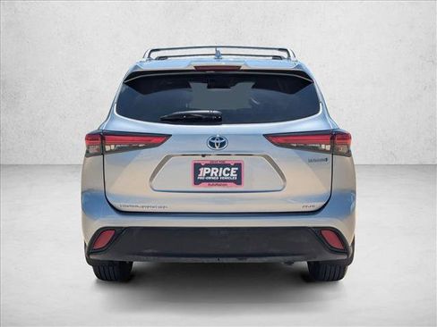 Used 2023 Toyota Highlander XLE FWD image 7