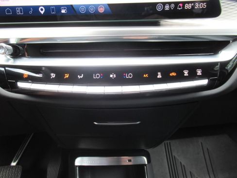 Certified 2025 Cadillac Lyriq Luxury AWD/4WD image 29