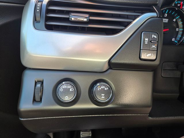 Used 2018 Chevrolet Suburban LT AWD/4WD image 18