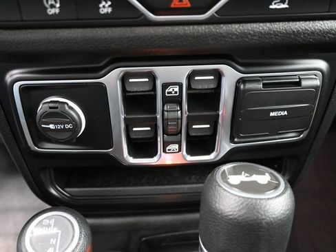 Used 2024 Jeep Wrangler Sport S image 22