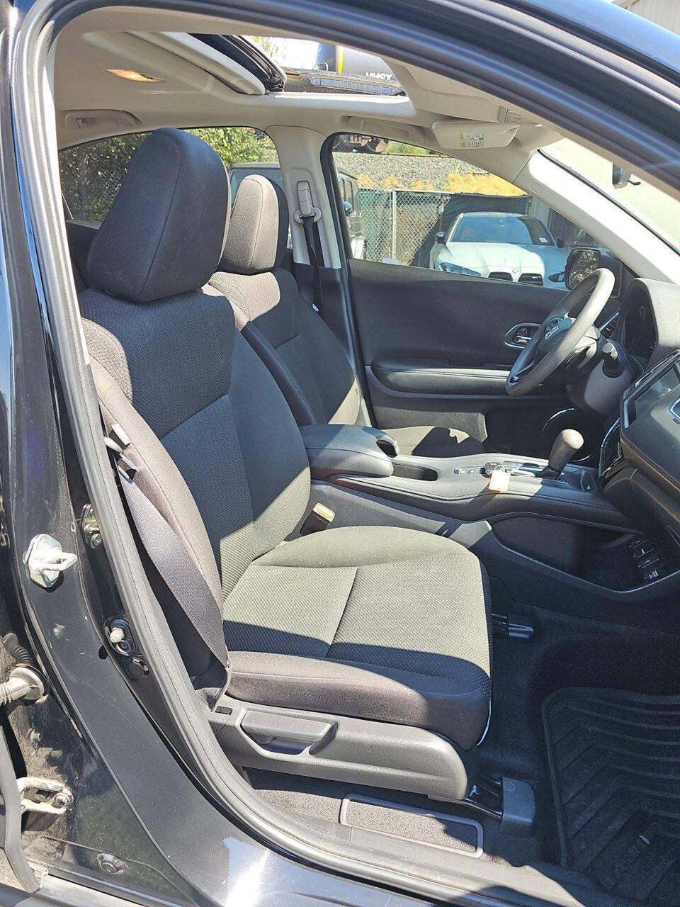 Used 2018 Honda HR-V EX image 11