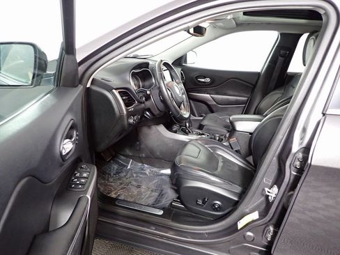 Used 2019 Jeep Cherokee Limited w/ Technology Group AWD/4WD image 23