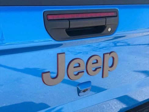Certified 2025 Jeep Gladiator Rubicon AWD/4WD image 36
