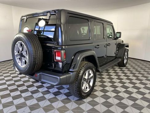 Used 2022 Jeep Wrangler Unlimited Sahara AWD/4WD image 9