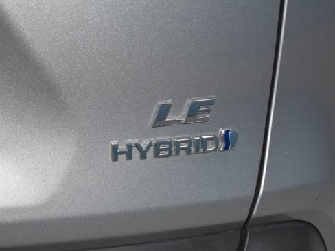 Used 2021 Toyota RAV4 LE AWD/4WD image 27