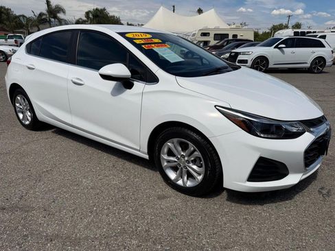Used 2019 Chevrolet Cruze LT w/ Convenience Package FWD image 3