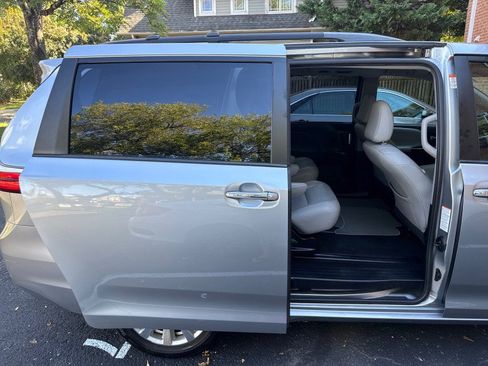 Used 2017 Toyota Sienna Limited Premium AWD/4WD image 14