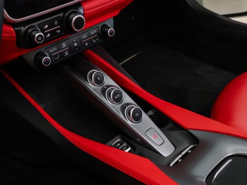 Used 2020 Ferrari Portofino image 33