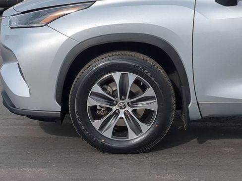 Certified 2021 Toyota Highlander XLE image 7