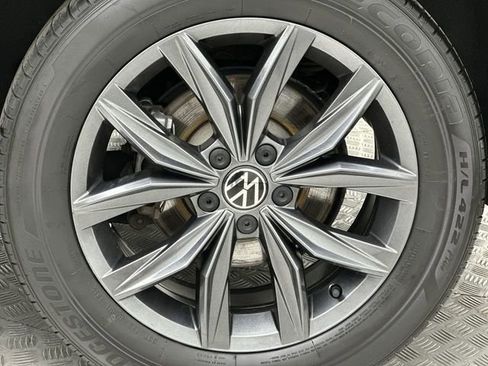 Used 2022 Volkswagen Tiguan SE image 11