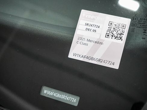 Used 2025 Mercedes-Benz C 300 Sedan image 29