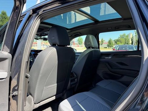 Used 2026 Volkswagen Tiguan SE R-Line AWD/4WD image 14