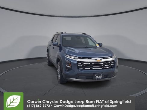 Used 2025 Chevrolet Equinox LT w/ Convenience Package II FWD image 4