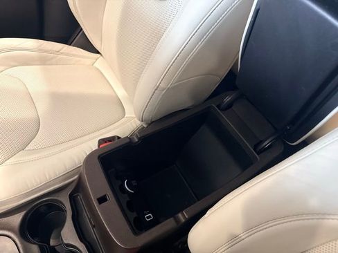 Used 2018 Jeep Cherokee Overland w/ Technology Group image 29