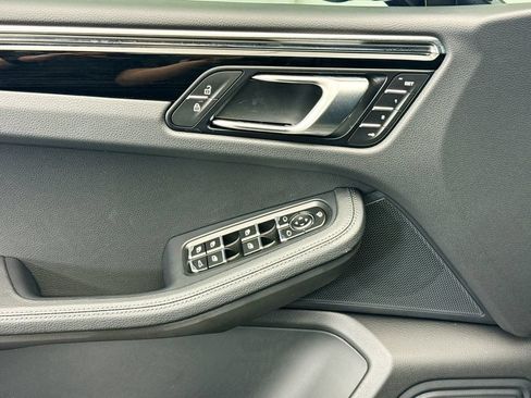 Certified 2026 Porsche Macan AWD/4WD image 24