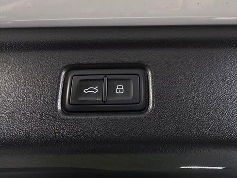Used 2025 Audi A6 e-tron Premium w/ Convenience Package RWD image 30