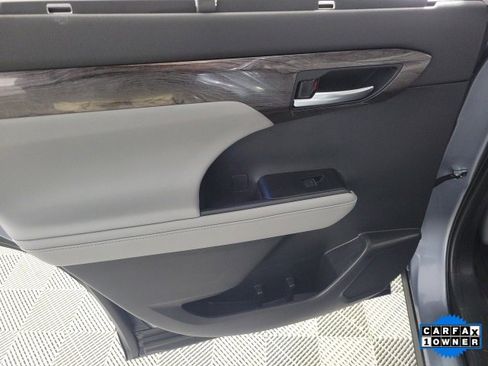 Used 2021 Toyota Highlander Platinum image 25