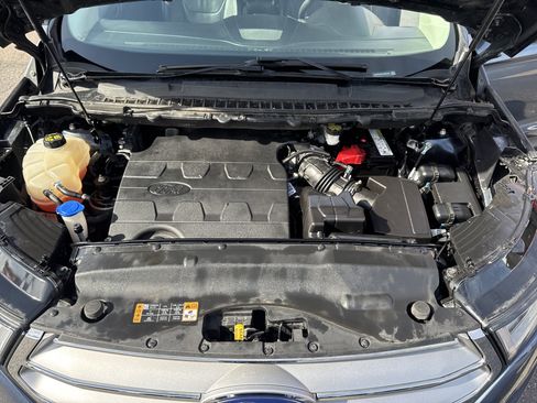 Used 2018 Ford Edge Titanium w/ Equipment Group 302A AWD/4WD image 11