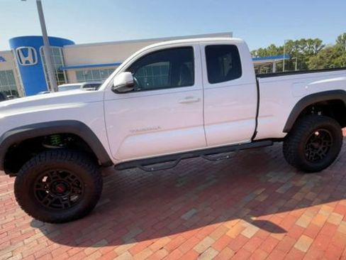 Used 2016 Toyota Tacoma TRD Off-Road w/ Towing Package AWD/4WD image 6