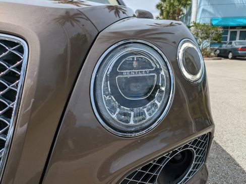 Used 2018 Bentley Bentayga AWD/4WD image 10