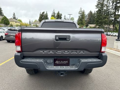 Used 2017 Toyota Tacoma TRD Off-Road w/ Tow Package (A/T) AWD/4WD image 5