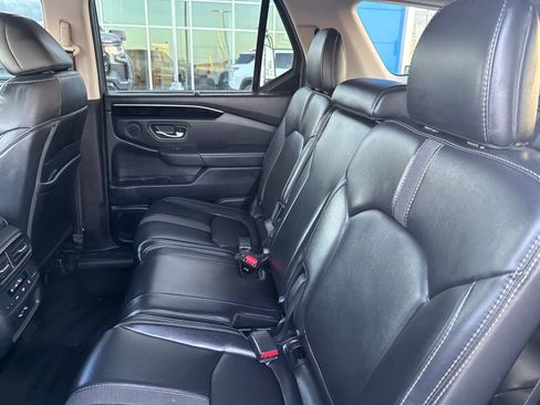 Used 2025 Honda Pilot EX-L image 12