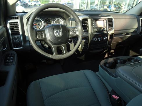 Used 2018 RAM 1500 Classic SLT AWD/4WD image 14