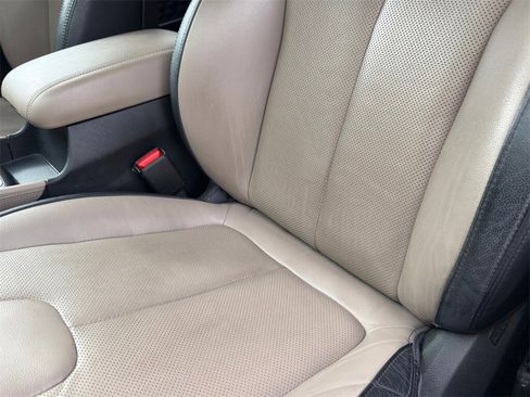 Used 2019 Hyundai Santa Fe Limited image 7