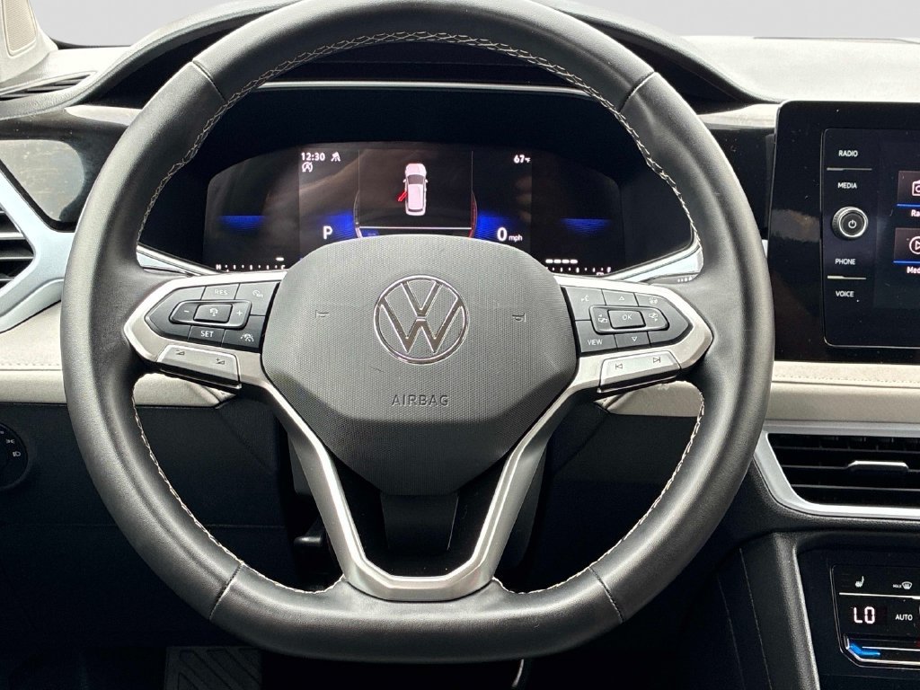 Certified 2025 Volkswagen Taos SE AWD/4WD image 17