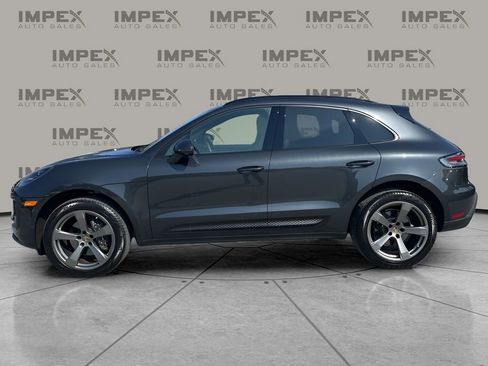 Used 2023 Porsche Macan Turbo image 2