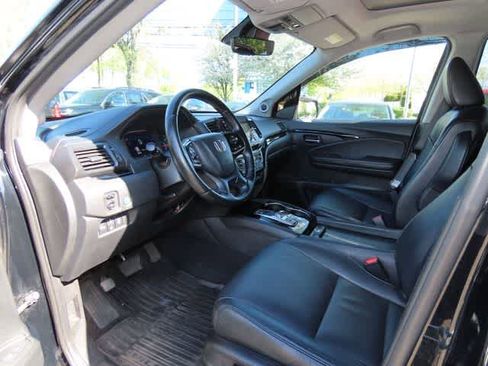 Certified 2019 Honda Pilot Touring image 2