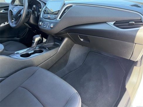 Used 2021 Chevrolet Malibu LS image 16