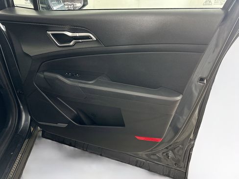 Used 2025 Kia Sportage LX image 30